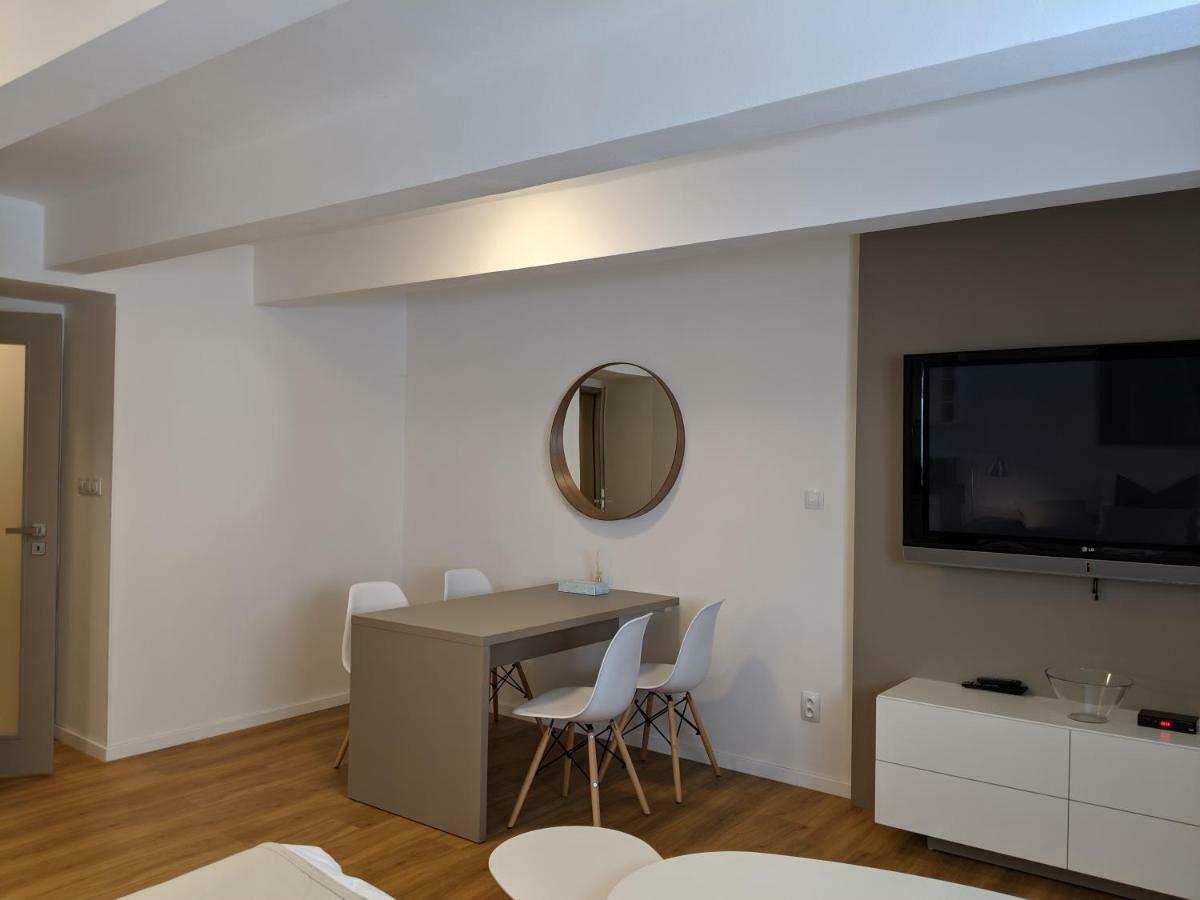 Ap 1 - Apartments 4U Brezinova "Overnight Simply" Hradec Králové Exterior foto