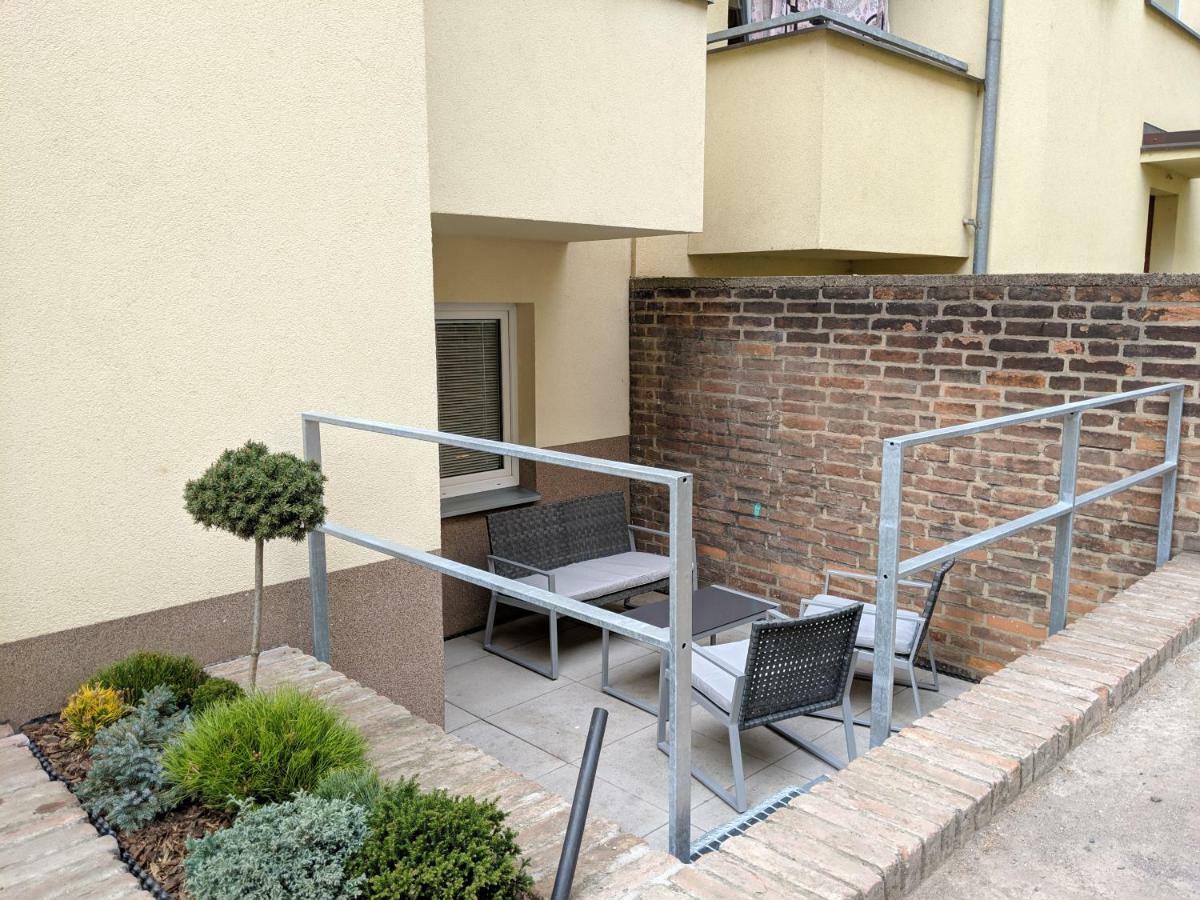 Ap 1 - Apartments 4U Brezinova "Overnight Simply" Hradec Králové Exterior foto