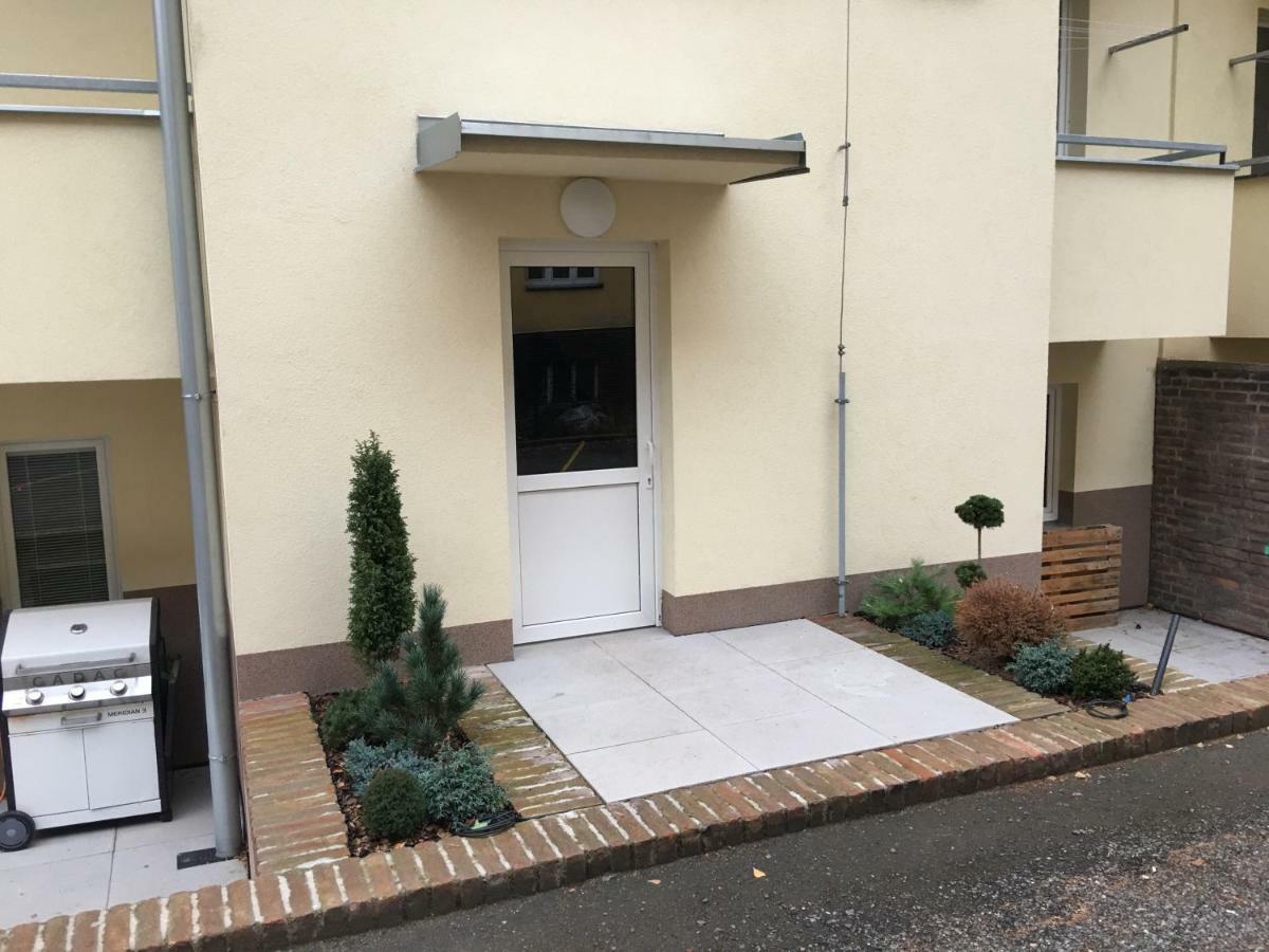 Ap 1 - Apartments 4U Brezinova "Overnight Simply" Hradec Králové Exterior foto