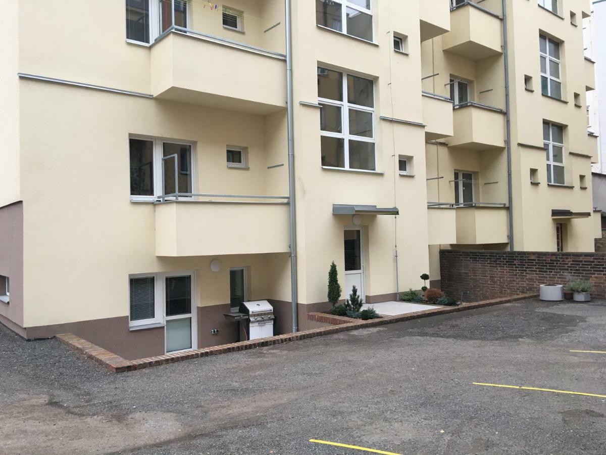 Ap 1 - Apartments 4U Brezinova "Overnight Simply" Hradec Králové Exterior foto